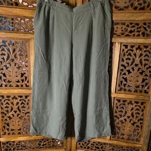🌟 J. Jill Women's Sage Green Wide Leg Capri